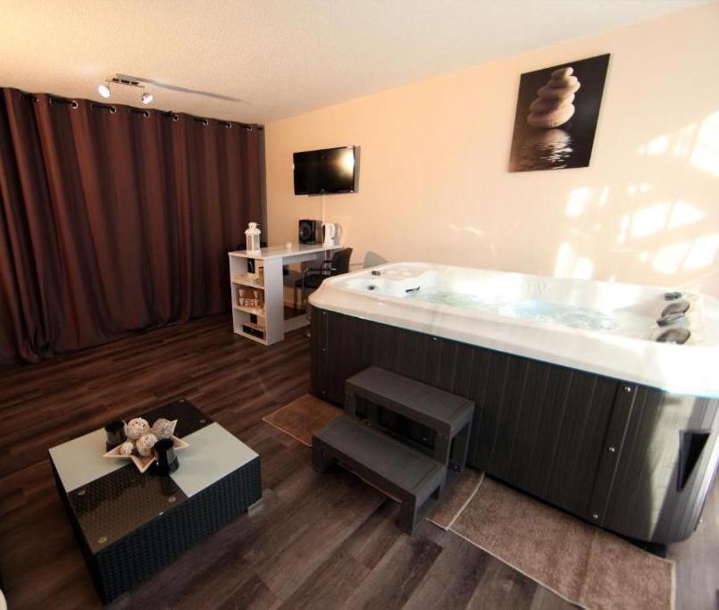 Jac-Cosy Apartment Fleurier Bagian luar foto